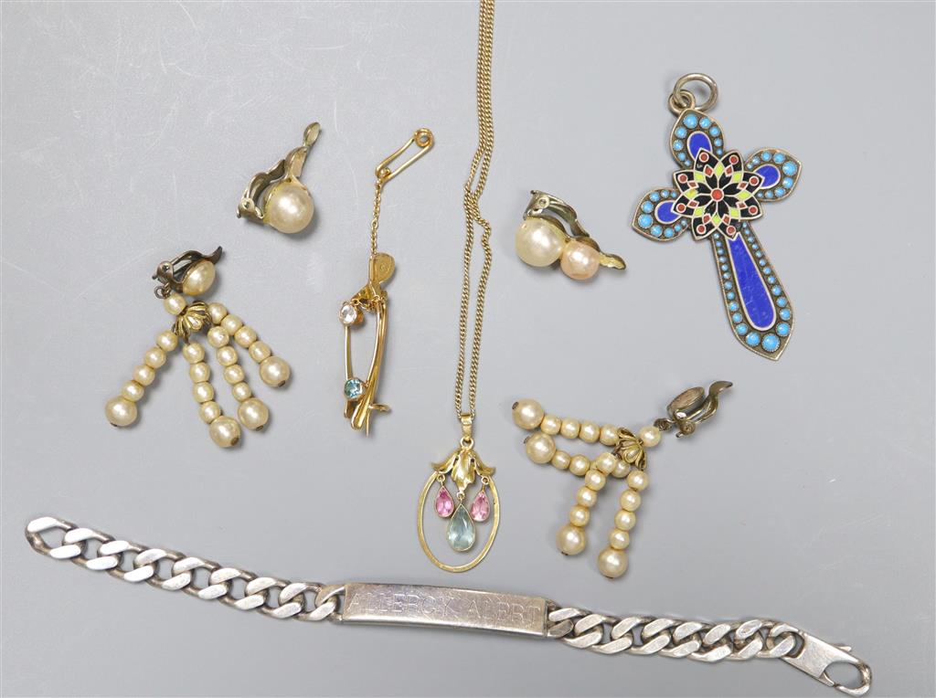 A modern 585 yellow metal and gem set drop oval pendant, gross n1.9 grams, on a 9ct gold chain, 2.6 grams & other jewellery.
